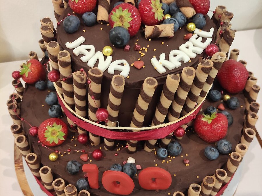 Celebration gateau