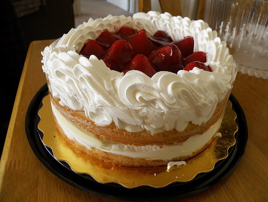 Strawberry layer cake